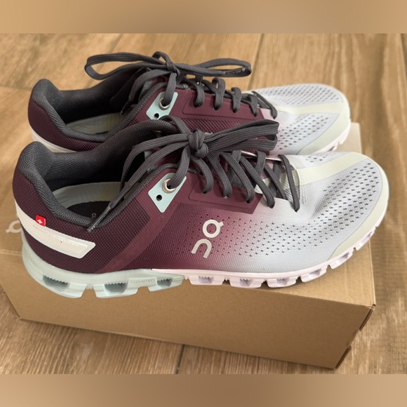 Women’s Cloudflow running shoes size 9 - Picture 2 of 7